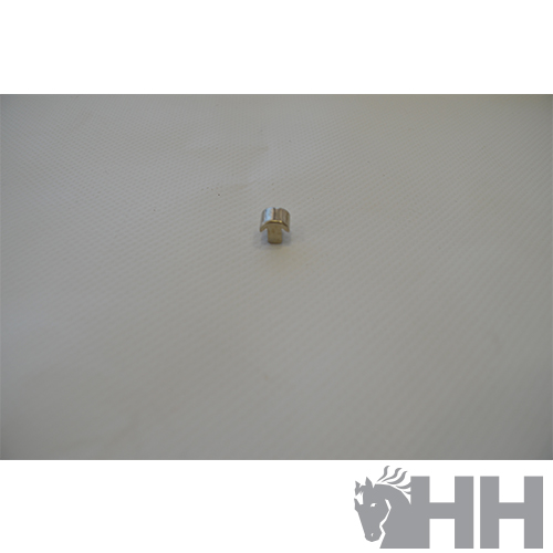 Parafuso pequeno de metal com cabeça sextavada sobre superfície branca