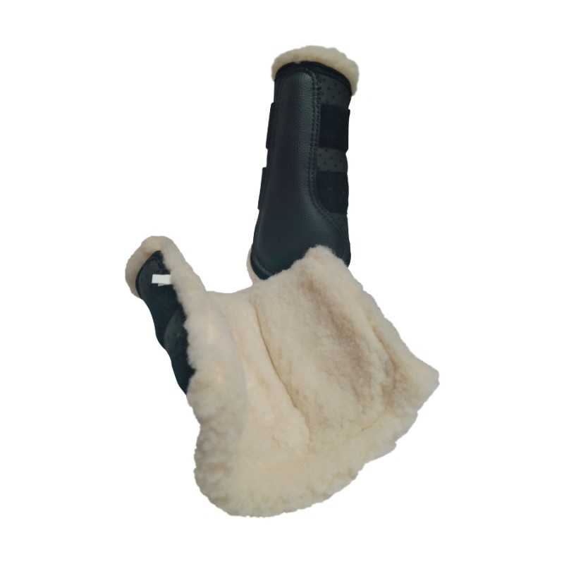 Botas pretas com interior de pelo branco