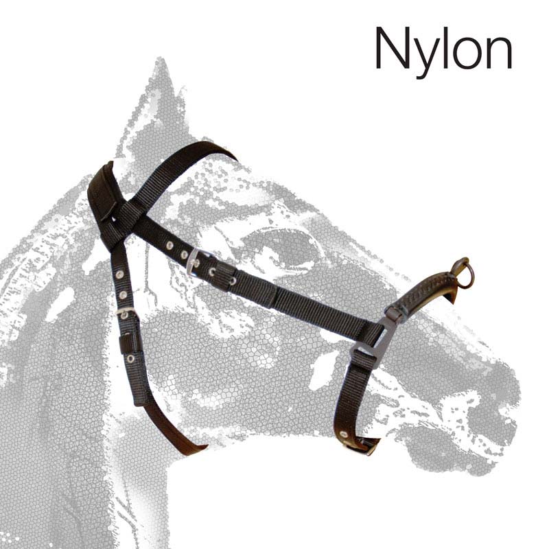 cabresto de cavalo preto em nylon com fechos metálicos em cabeça de cavalo cinza