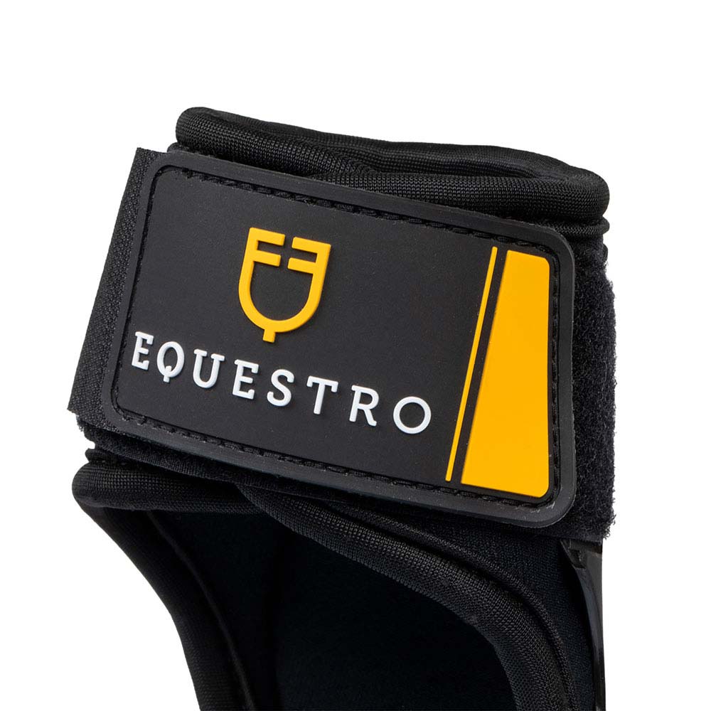 Bracelete preto com etiqueta EQUESTRO em borracha e velcro