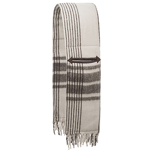 Cachecol bege com listras castanhas e franjas nas pontas