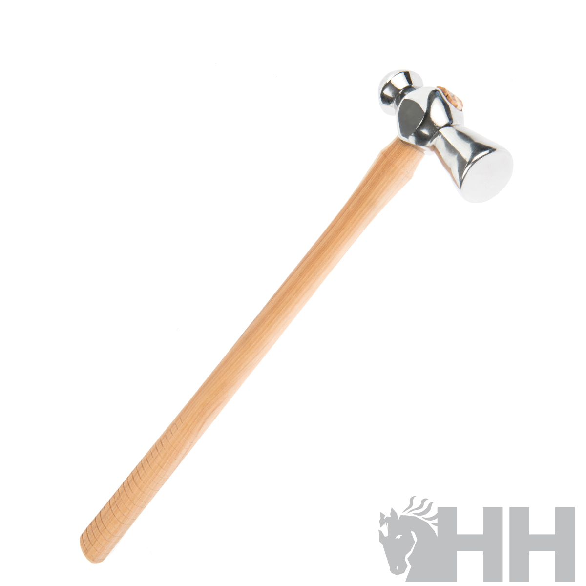 Martelo de carpinteiro com cabo de madeira e cabeça metálica cromada