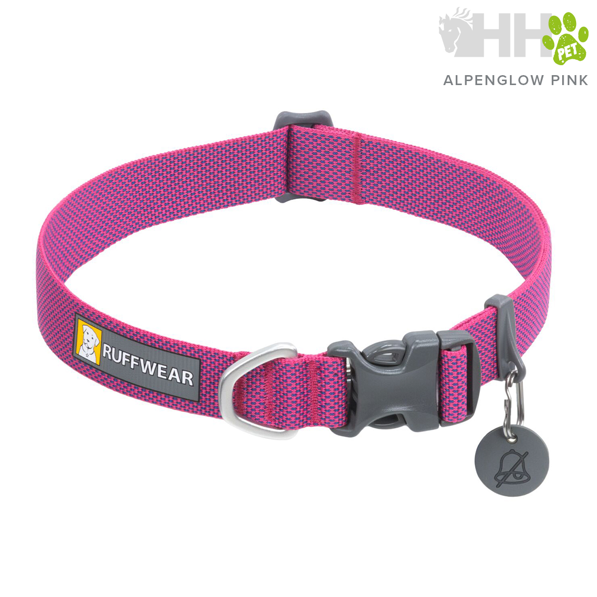 Coleira de tecido rosa para cão com fivela preta e pendente redondo.