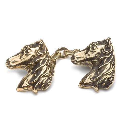 Abotoadura dourada formato cabeça cavalo com corrente