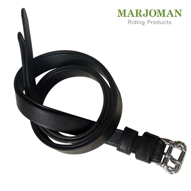 Cinto preto em pele com fivela metálica prateada