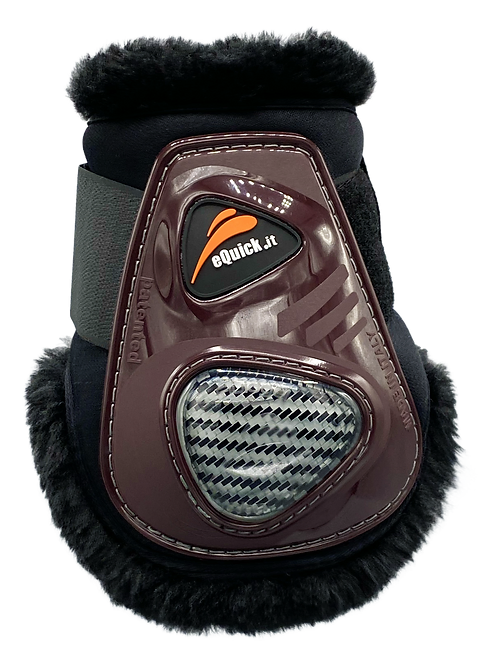 Proteção para casco de cavalo preta com pele de carneiro, detalhes castanhos e logo eQuick.it