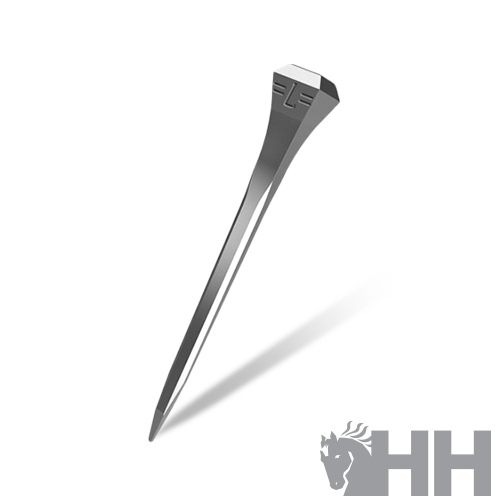 Taco de golfe metálico com gravação HH em fundo branco