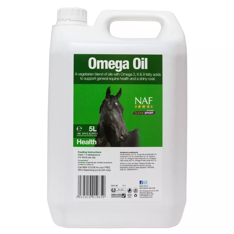 Recipiente branco de 5 litros de Omega Oil para cavalos da marca NAF