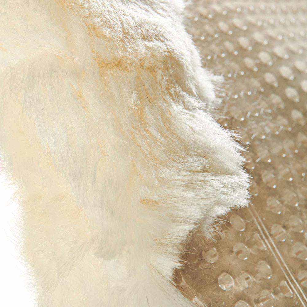 Superfície texturada translúcida com tecido peludo branco