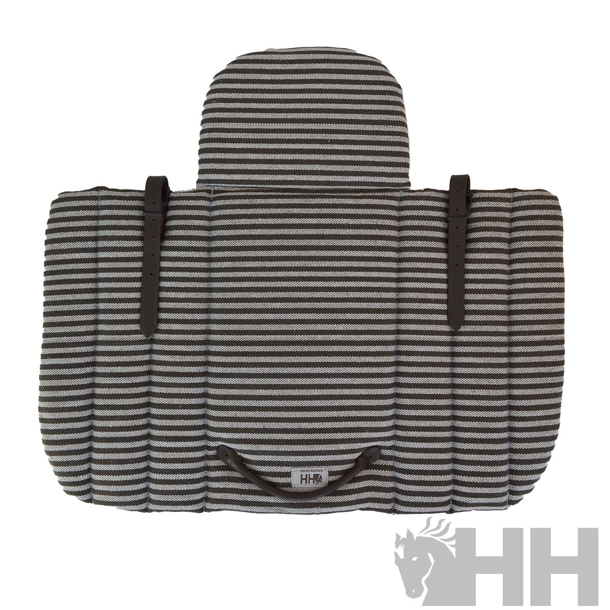 Almofada tridimensional riscas cinzentas e pretas com texto HH em laranja