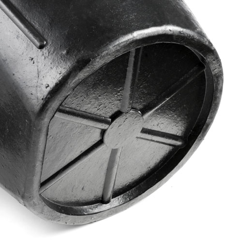 Roda preta cilíndrica com seis raios