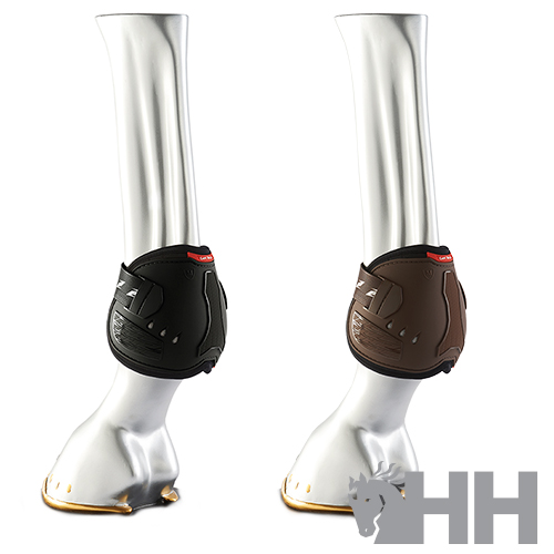 Proteções para patas dianteiras de cavalo preta e castanha em pernas de manequim prateadas