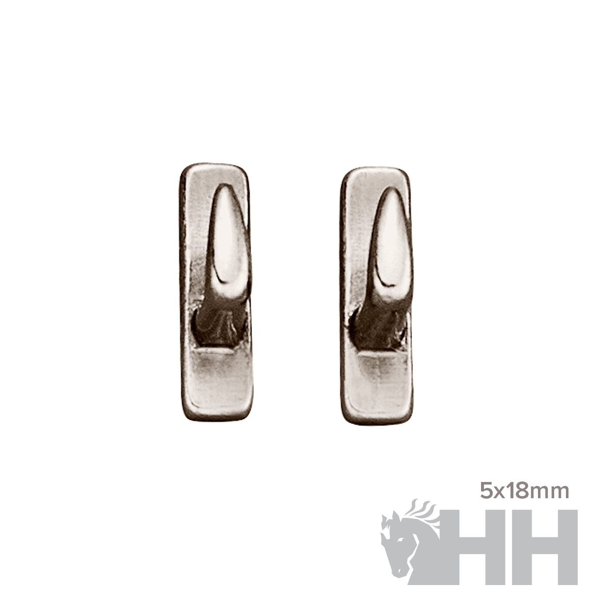 Dois elos metálicos prateados retangulares sobre fundo branco com logótipo HH