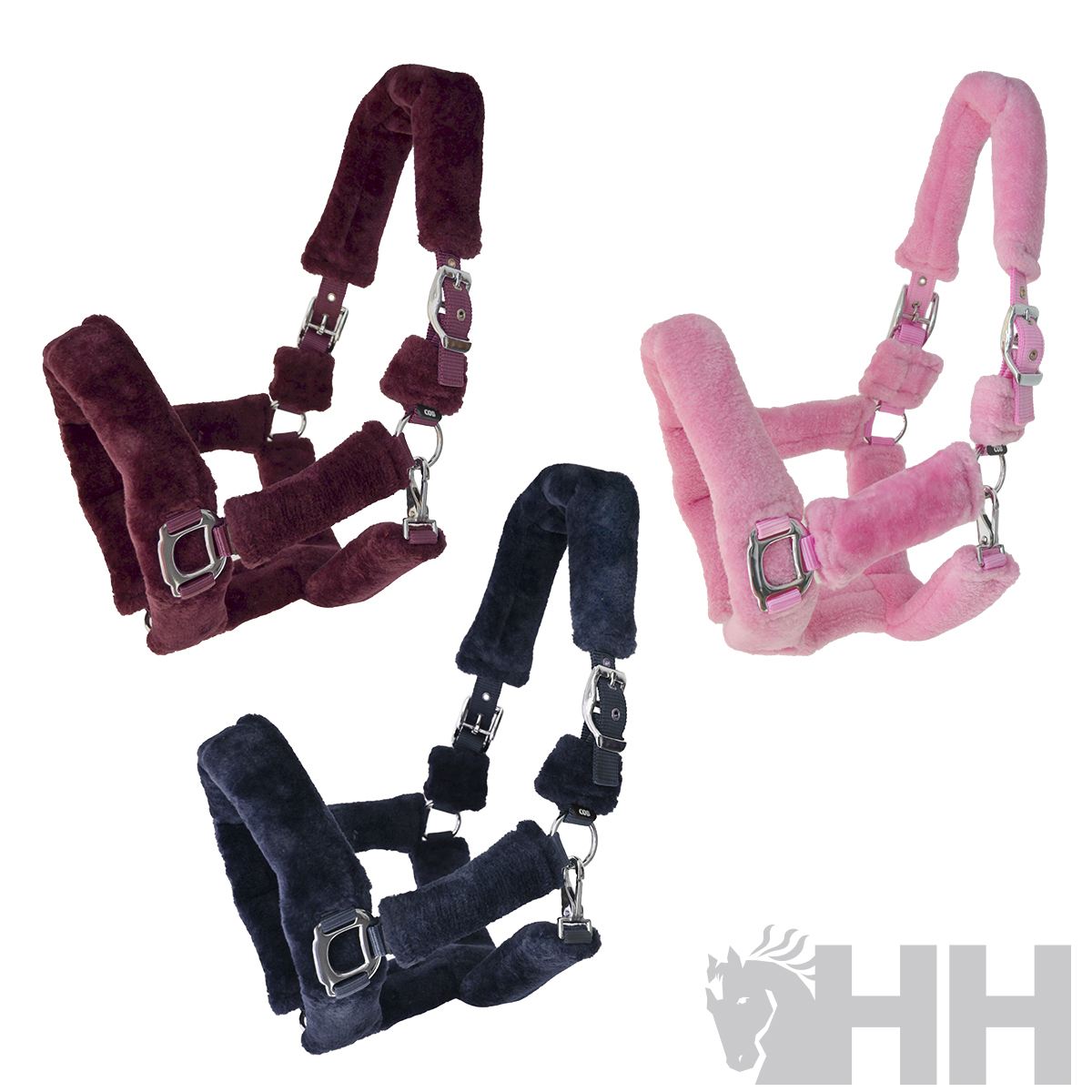 Três cabrestos para cavalo em pelúcia castanho escuro, rosa e azul escuro com fivelas metálicas