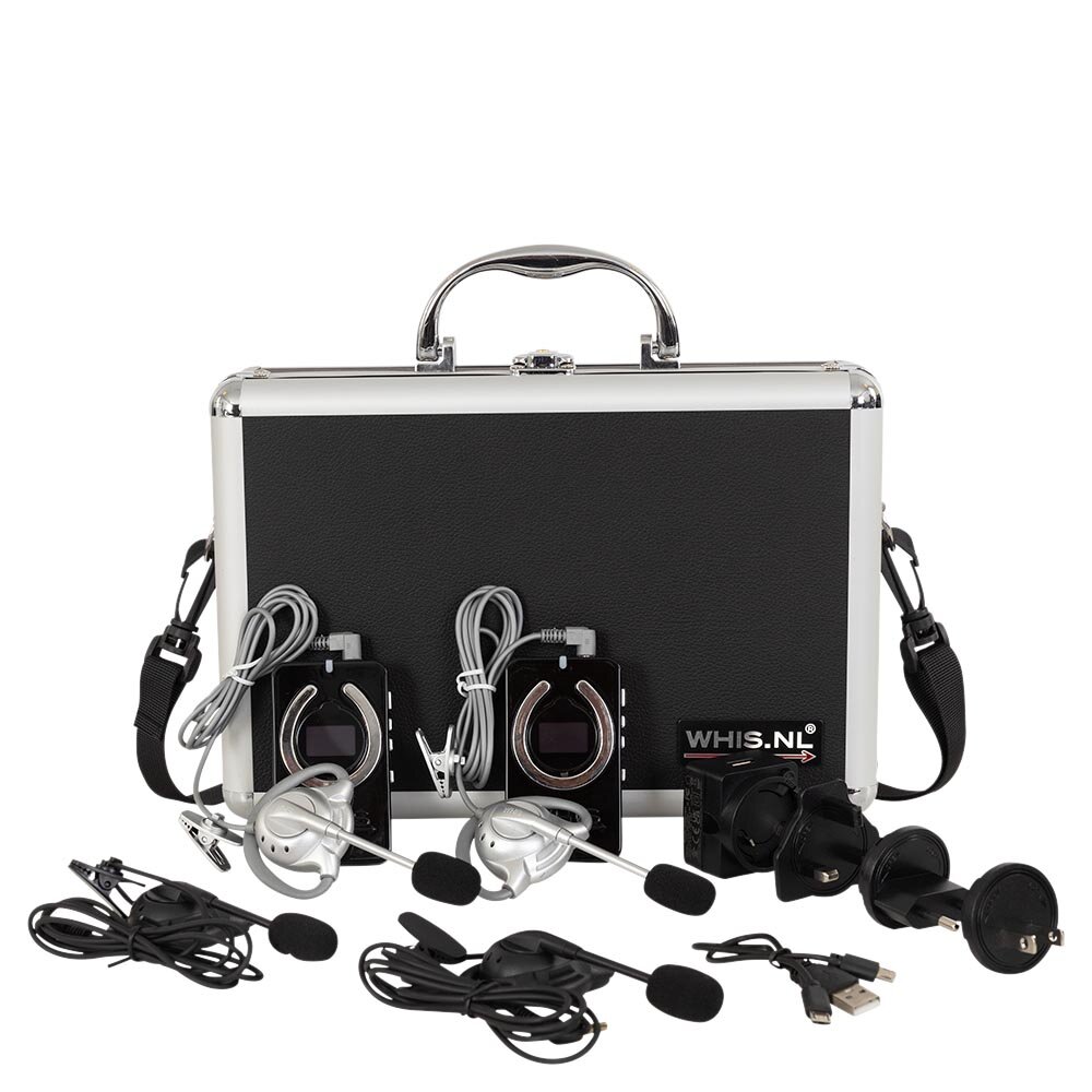 Equipamento de áudio com mala rígida preta e acessórios em fundo branco