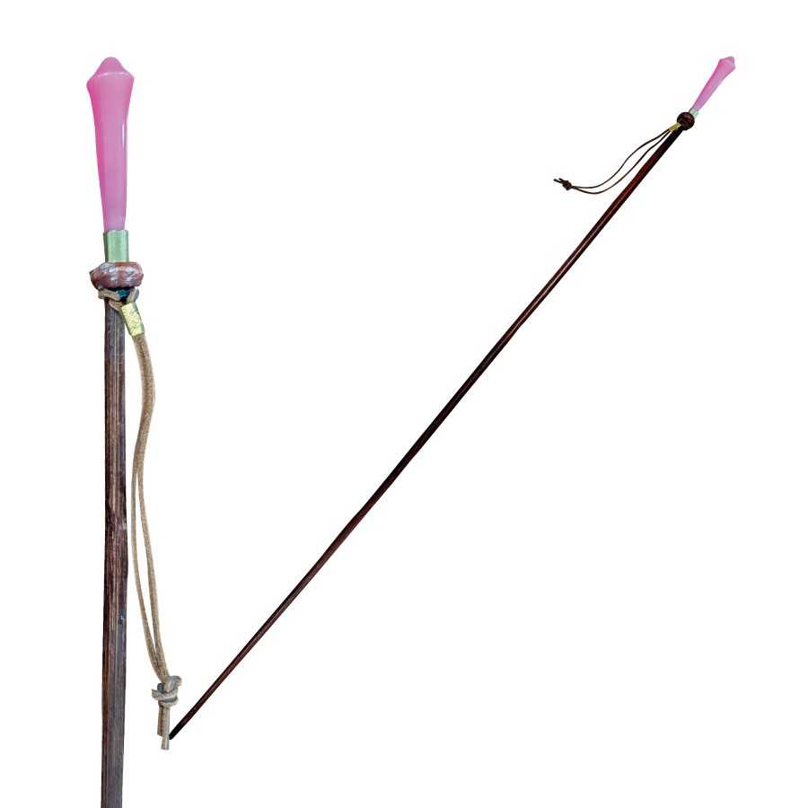 Varinha fina de madeira com pega rosa translúcido e cordão