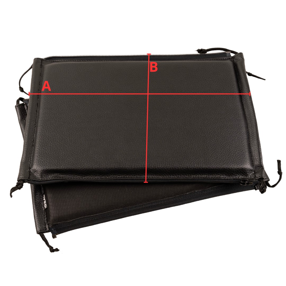 Organizadores retangulares pretos com textura tipo couro e fechos de correr