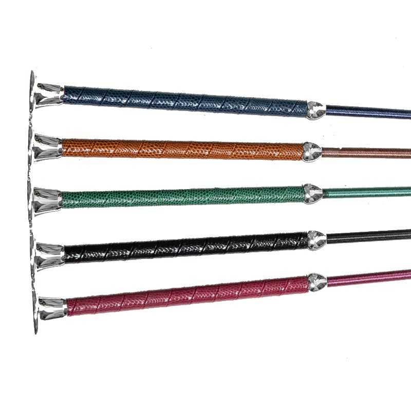 Cinco varas de massagem coloridas com cabos texturizados e pontas metálicas