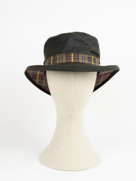 Chapéu tipo pescador preto com padrão xadrez interior