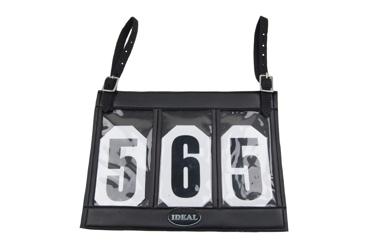 Placa de pontuação de jogos preta com números 5, 6 e 5