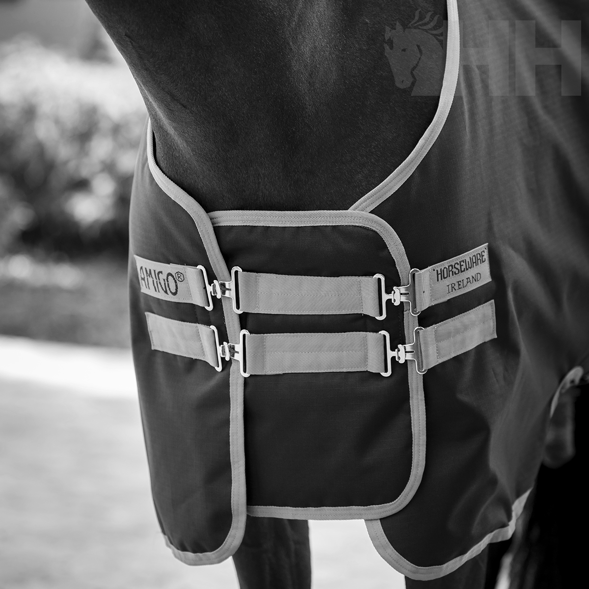 Cobertura para cavalo com fivelas ajustáveis e etiquetas AMIGO® e HORSEWARE IRELAND