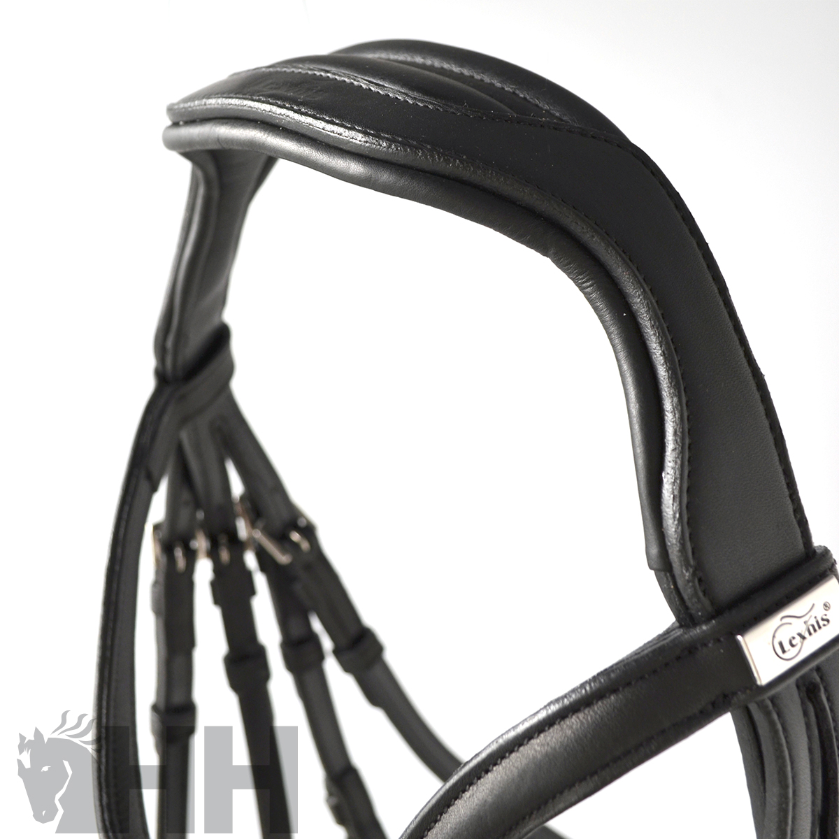 Cabeçada preta de pele com almofadamento e várias fitas, etiqueta 'Levins'