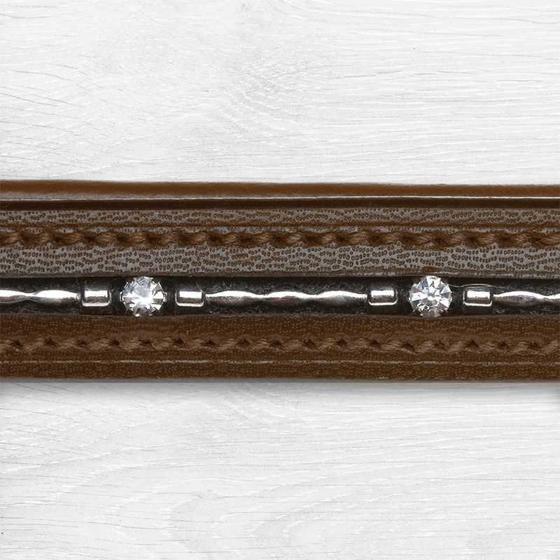 Pulseira de pele castanha com fio metálico e pedras brilhantes