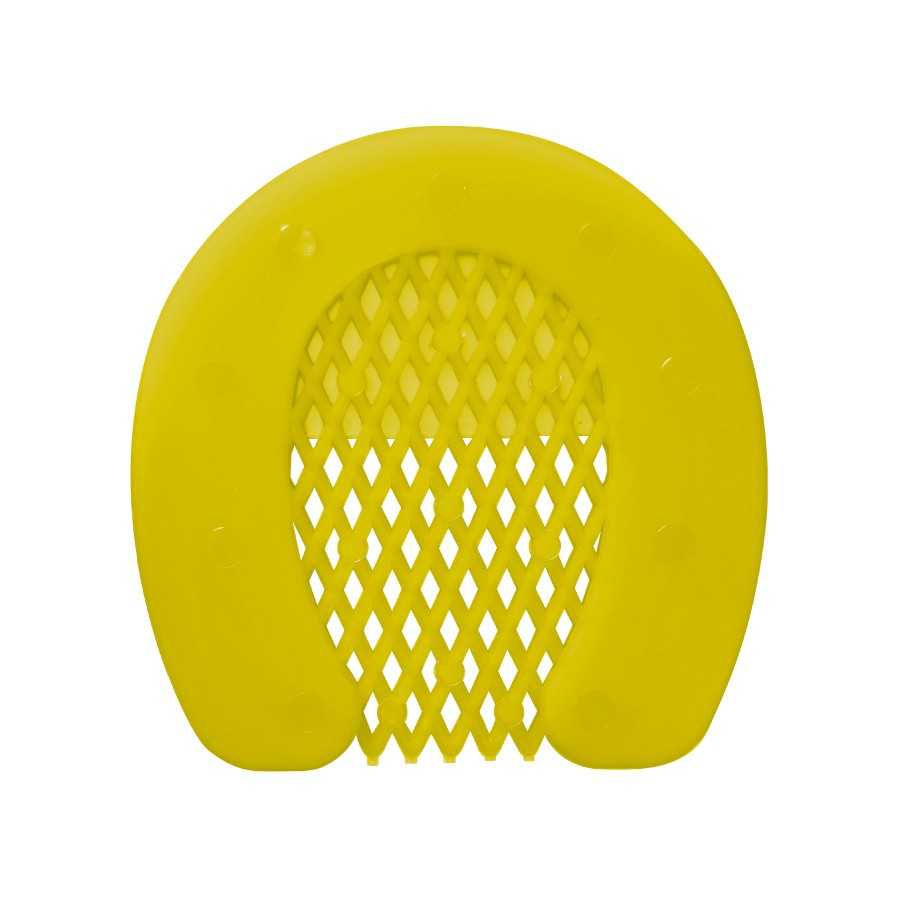 Separador de gema de ovo amarelo de plástico sobre fundo branco