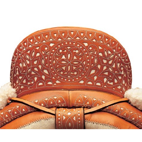 Assento de sela de cavalo em couro castanho decorado e lã branca