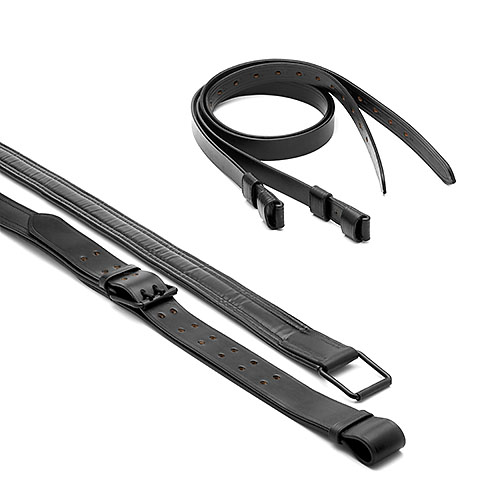 Cinto preto de pele com fivela quadrada em metal preto