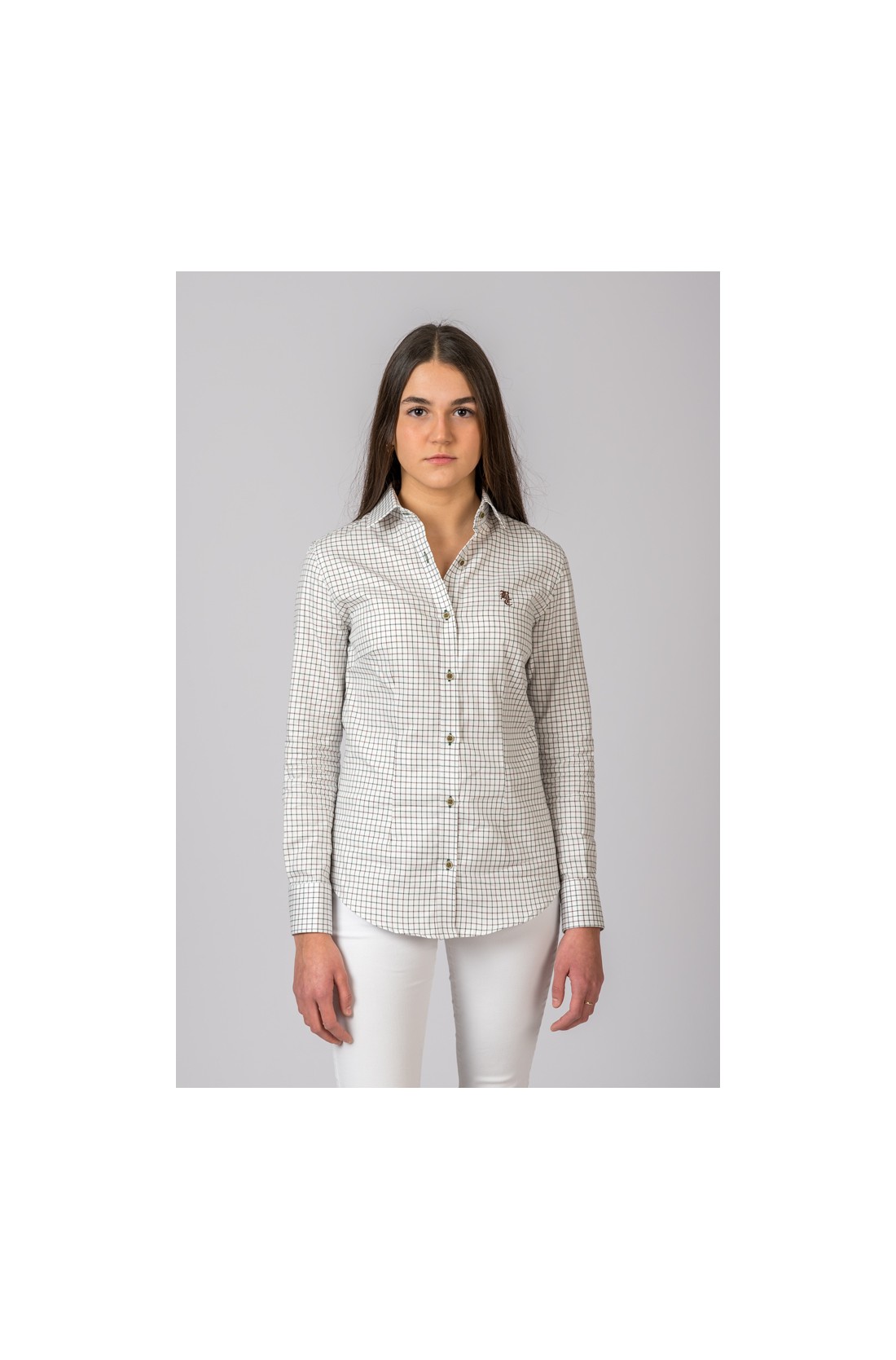 Camisa feminina xadrez branco e cinza com botões e logo castanho