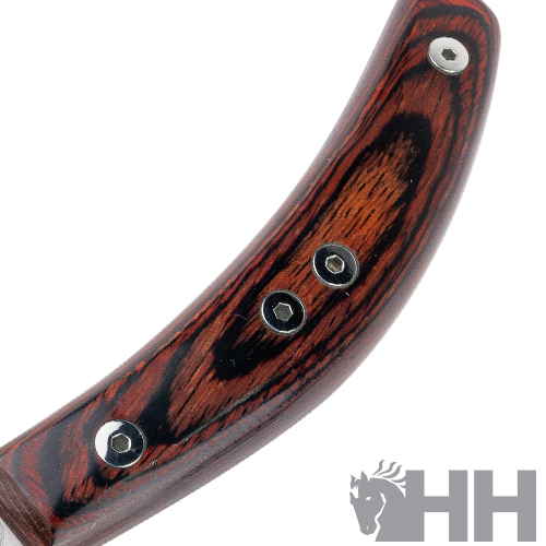 Pega de madeira escura com parafusos metálicos e logótipo HH em fundo branco