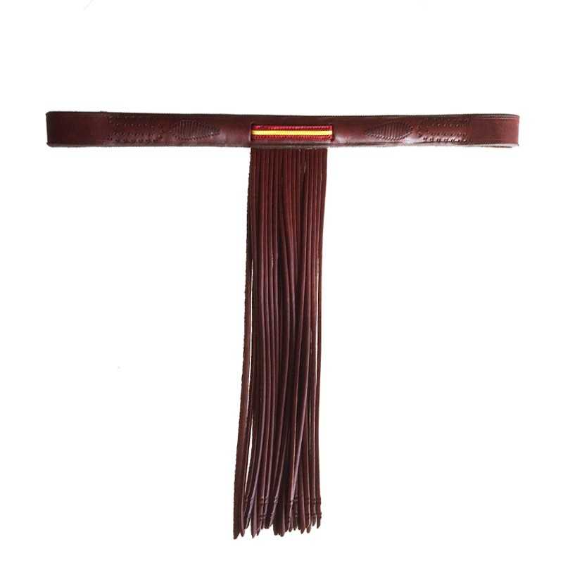 Cinto de couro castanho com franjas e detalhe metálico dourado