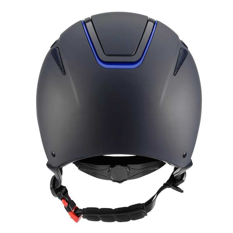 Capacete de proteção preto com detalhes azuis e cinta de queixo