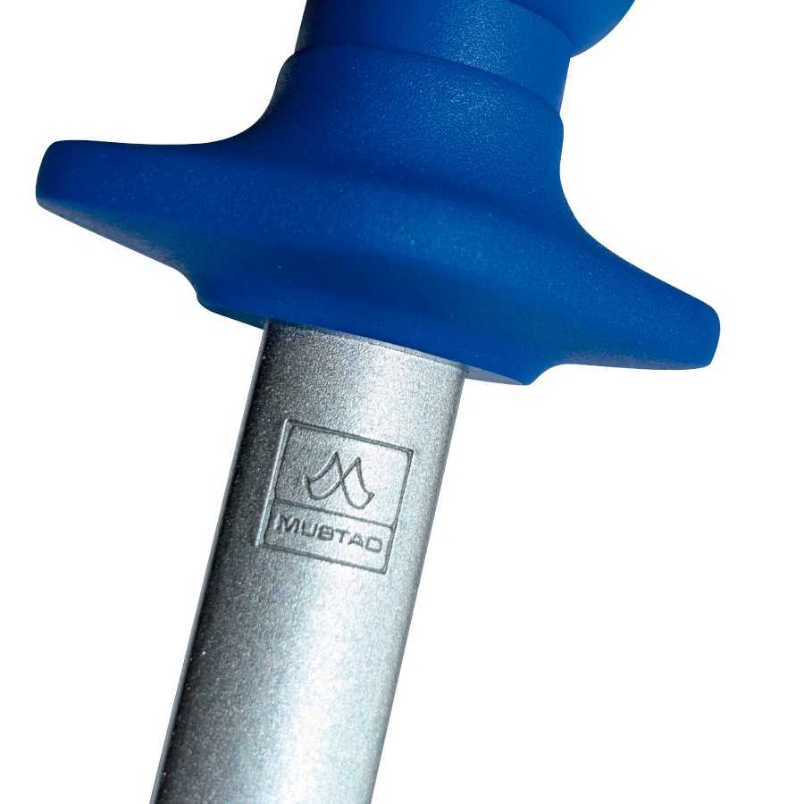 Peça metálica prateada com marca Mustad e componente plástico azul