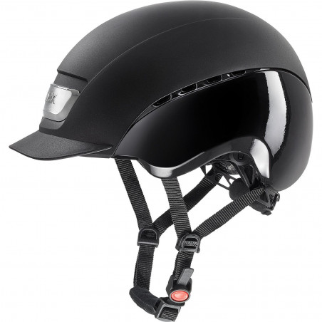 capacete preto de ciclismo com viseira curta e sistema de ventilação