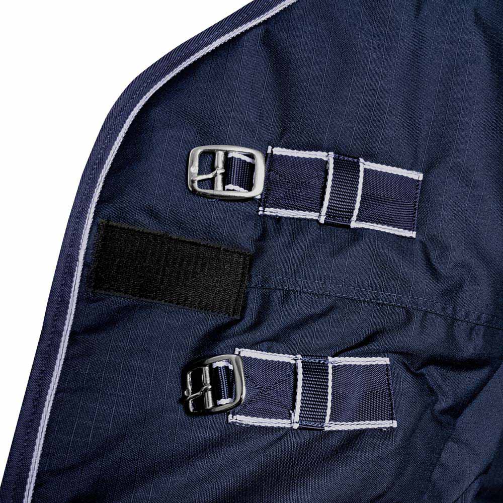 Têxtil azul escuro com fivelas metálicas e velcro