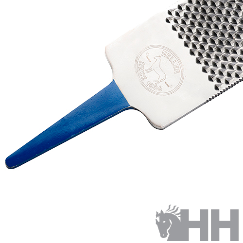 Ralador metálico com cabo azul e selo circular estampado