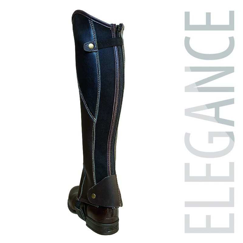 Bota preta alta com fecho lateral e botão metálico