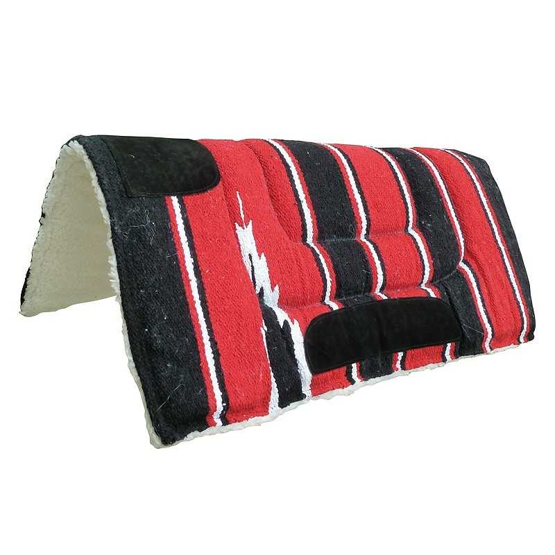 Manta de sela para cavalo listrada em vermelho, preto, branco e bege com detalhes pretos