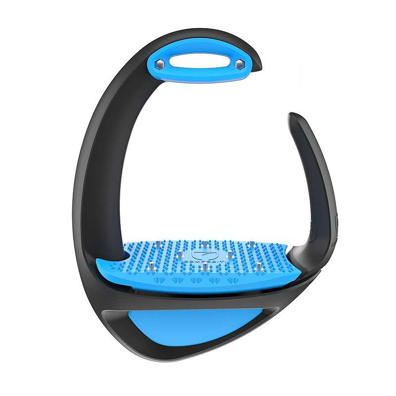 Estribo para cavalo preto e azul com superfície antiderrapante.