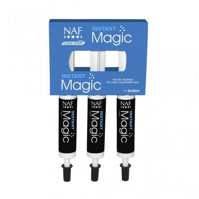 Embalagem azul com três frascos pretos do suplemento NAF Instant Magic para cavalos