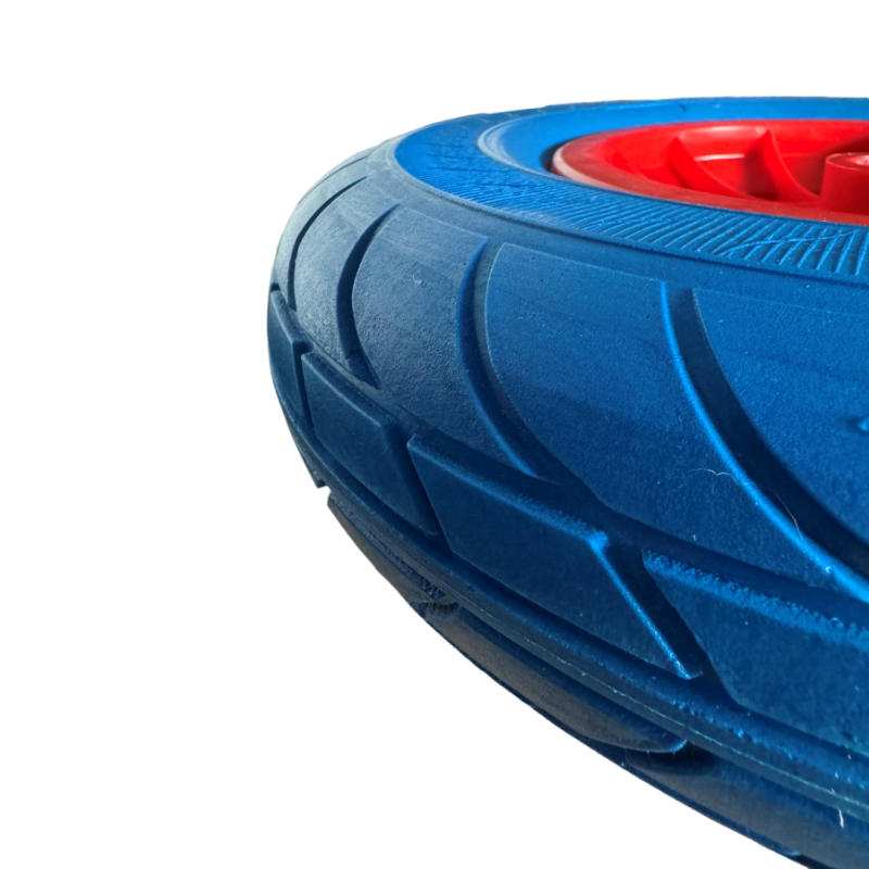 Roda de brinquedo com pneu azul e centro vermelho