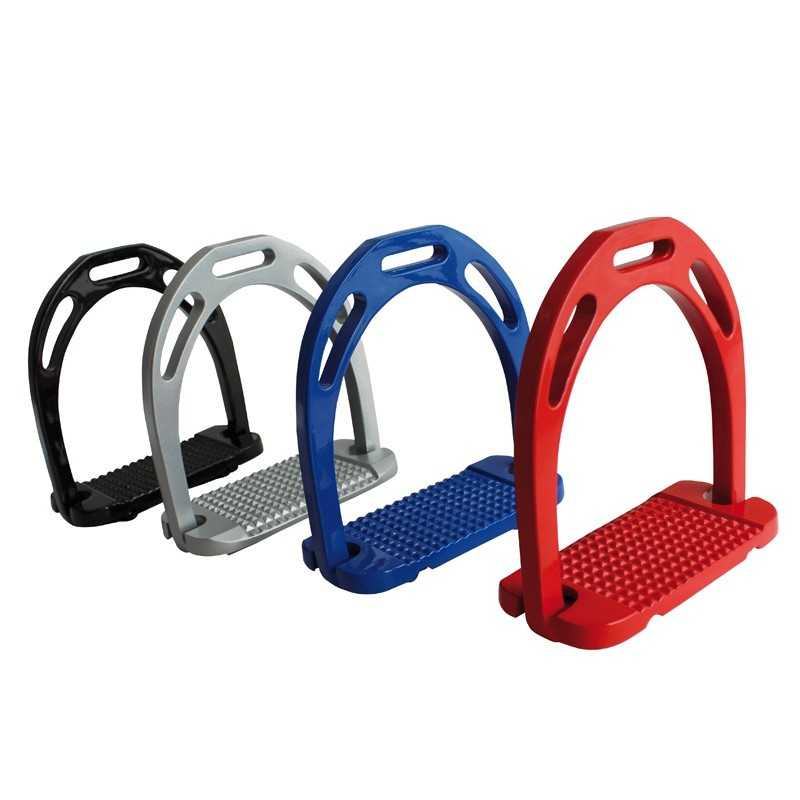 Quatro estribos de equitação coloridos em metal com base antiderrapante