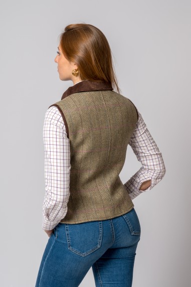 Colete feminino de tecido tweed castanho com padrão risca de giz e gola castanho escuro