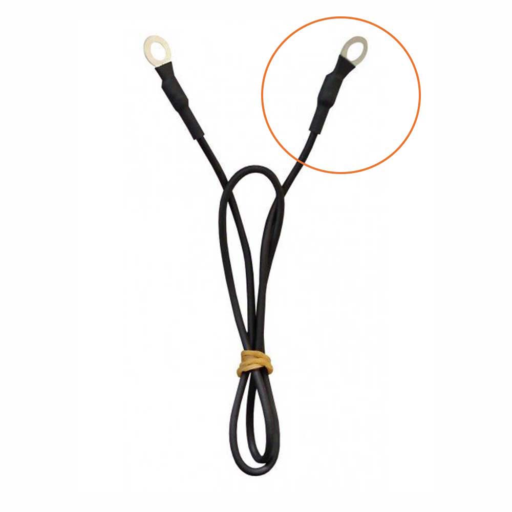 Cabo elétrico preto com terminais metálicos em forma de argola.