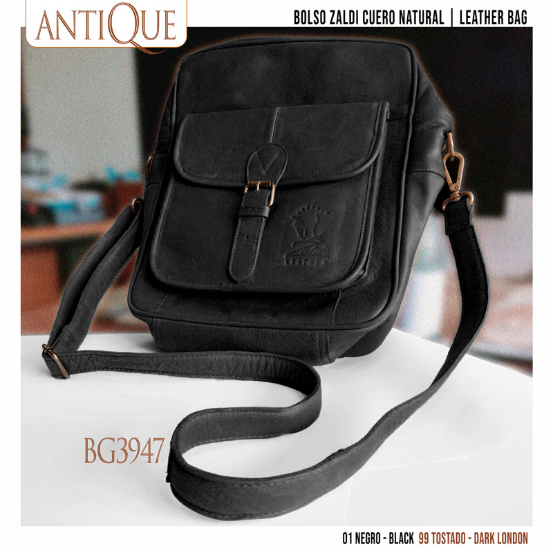 Bolsa de couro preta com bolso frontal e alça ajustável