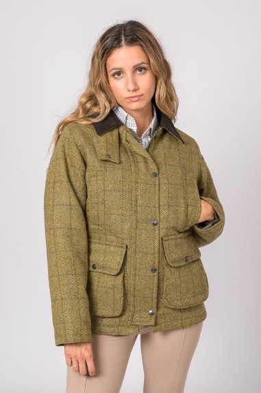 Casaco curto feminino xadrez verde com gola escura e bolsos frontais