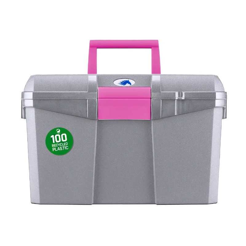 Caixa de arrumação cinzenta com pega rosa e etiqueta a indicar plástico reciclado