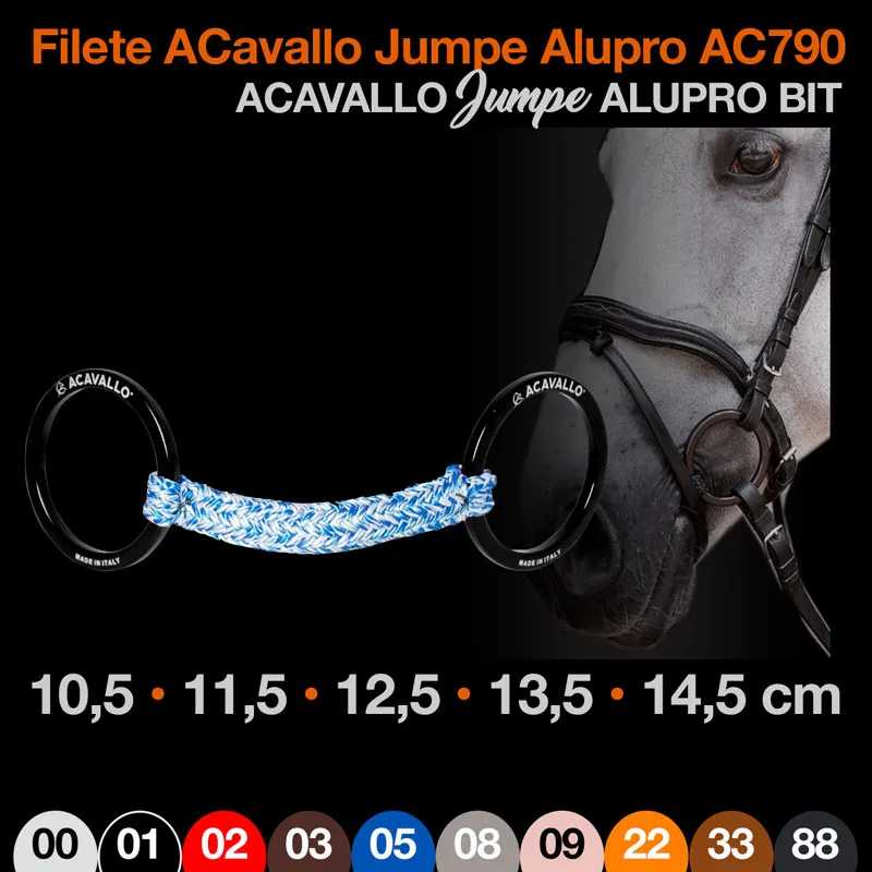Filete ACavallo Jumpe Alupro AC790 com argolas pretas e parte central azul e branca ao lado de cavalo cinzento com cabresto preto